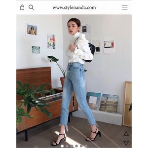Stylenanda Frayed Crop Hem Jeans
